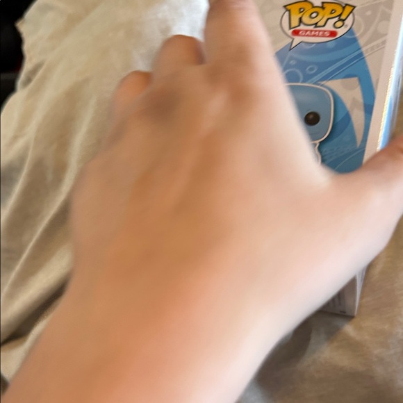 Funko Pop! Pokémon Squirtle Vinyl Figure - New in box - Picture 4 of 4